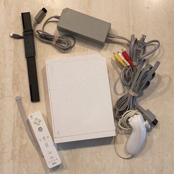 Nintendo Wii Console System & 5 Wii Games Racing Wheel Nintendo RVL-001 Complete - Picture 2 of 16